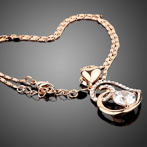 ~•New•~ 18K Rose Gold Heart Pendant With Diamond - Picture 2 of 5